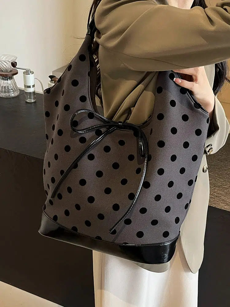 Bow Accent Knitted Tote Bag