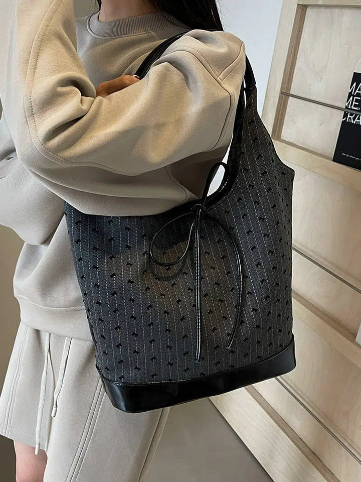 Bow Accent Knitted Tote Bag