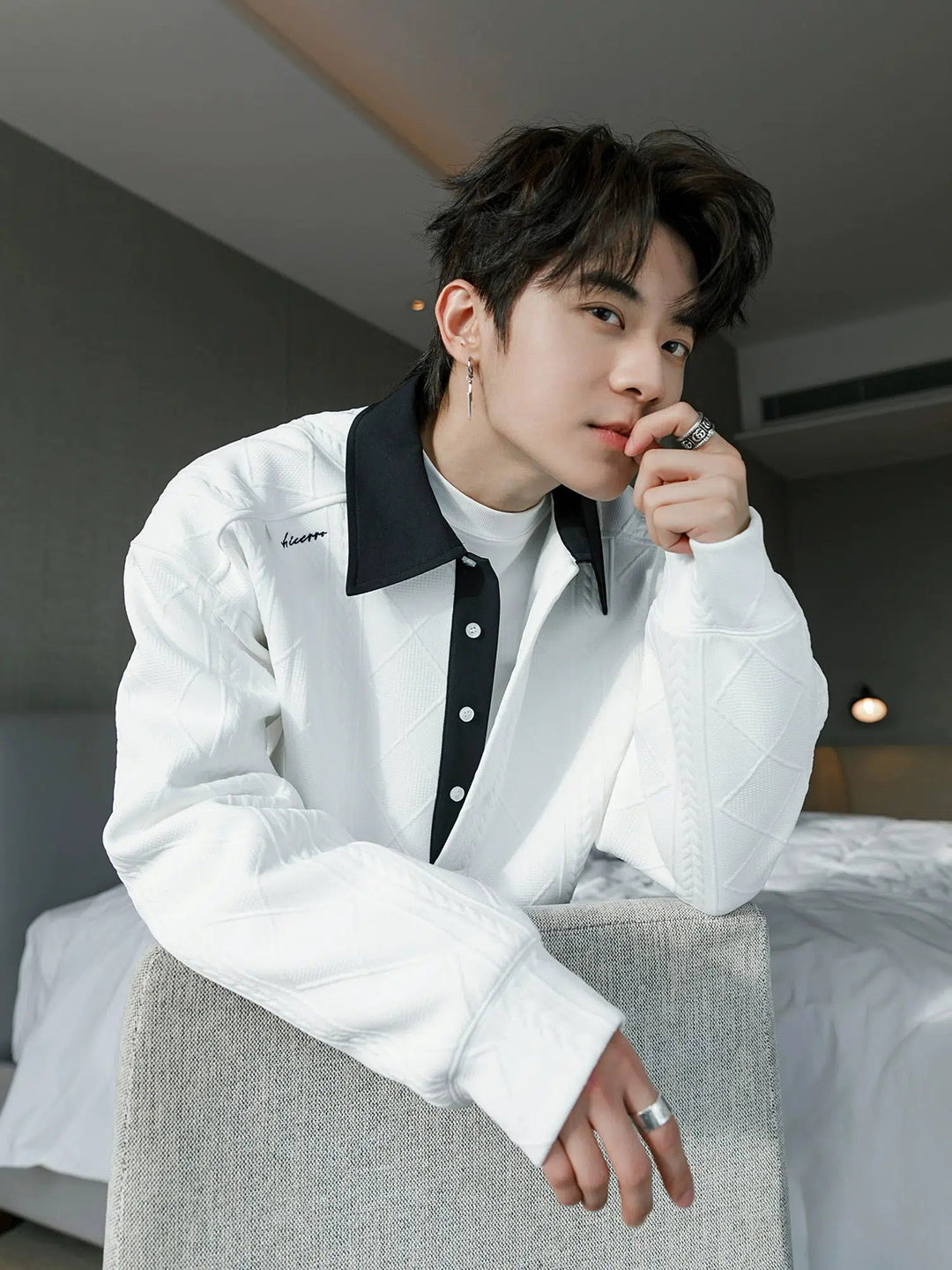 Contrast Color Polo Neck Knit Pullover