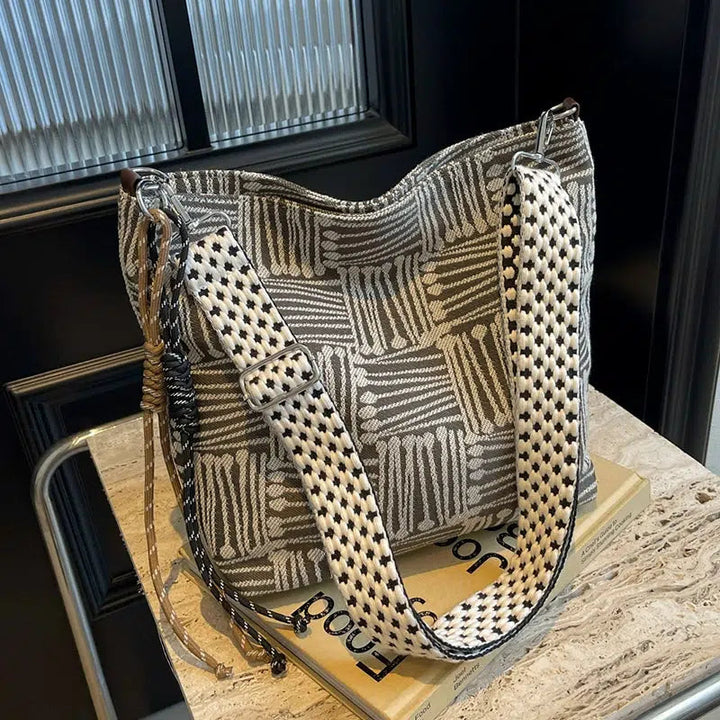 Geometric Pattern Shoulder Bag