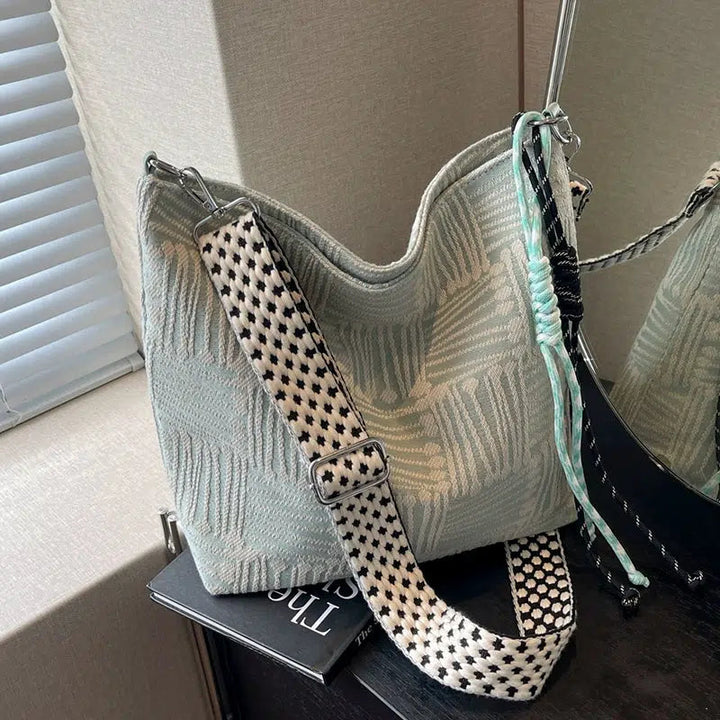 Geometric Pattern Shoulder Bag