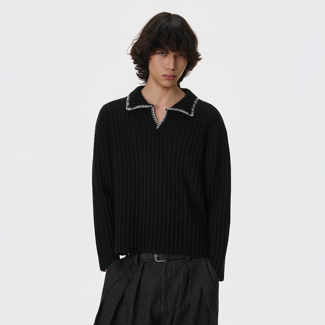 Suéter de tricô com decote em V costurado à mão