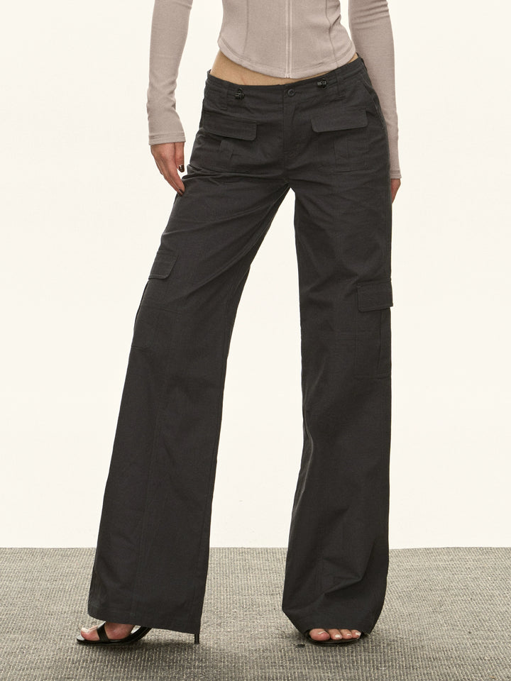 Lage taille uitlopende multi-pocket cargobroek