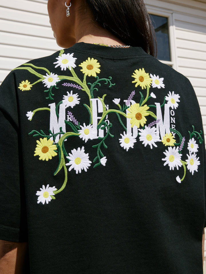 デイジー刺繍のルーズフィットプルオーバートップ