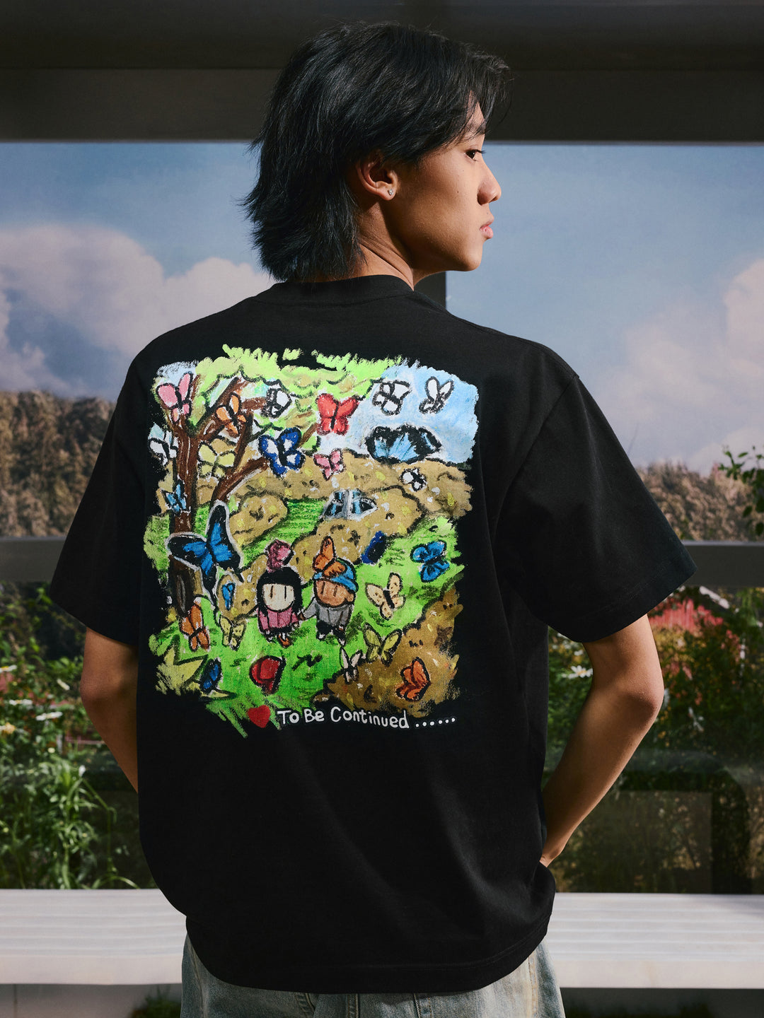 T-shirt a maniche corte con grafica di farfalla