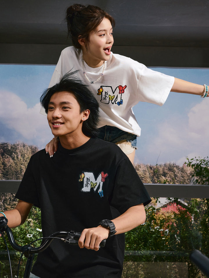T-shirt a maniche corte con grafica di farfalla