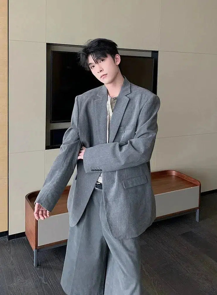 Oversized Blazer & Mid-length Pleated Pants