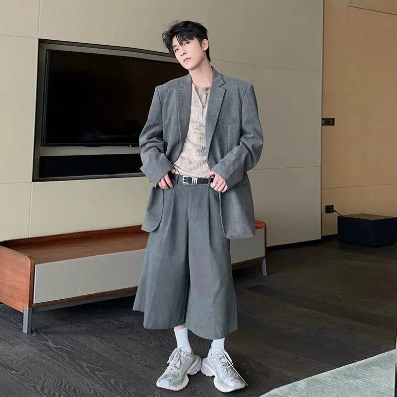 Oversized Blazer & Mid-length Pleated Pants