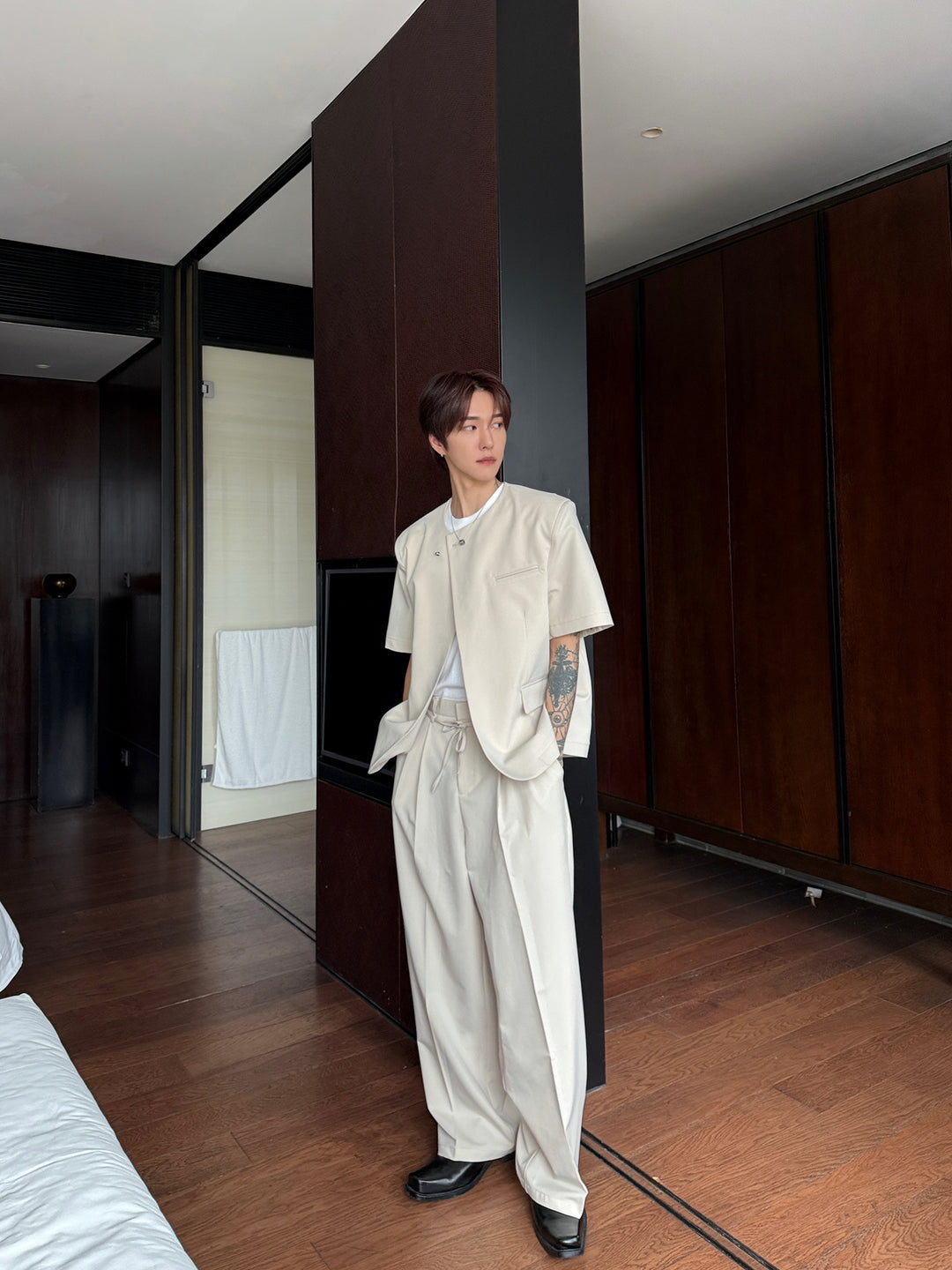 Short-sleeved Jacket and Pleated Pants