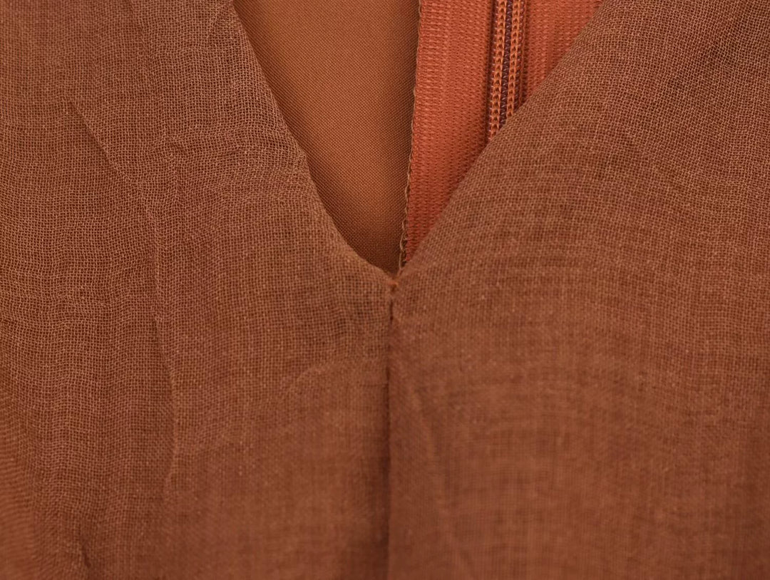 فستان ماكسي بأكمام طويلة على شكل V