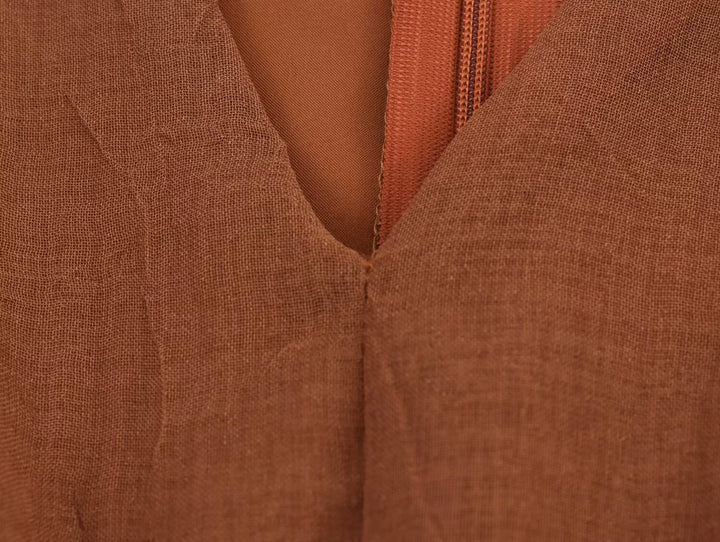 فستان ماكسي بأكمام طويلة على شكل V