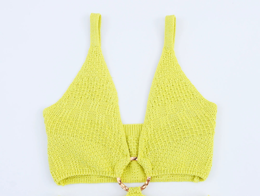 فستان صيفي محبوك نحيف مع قطع فارغة