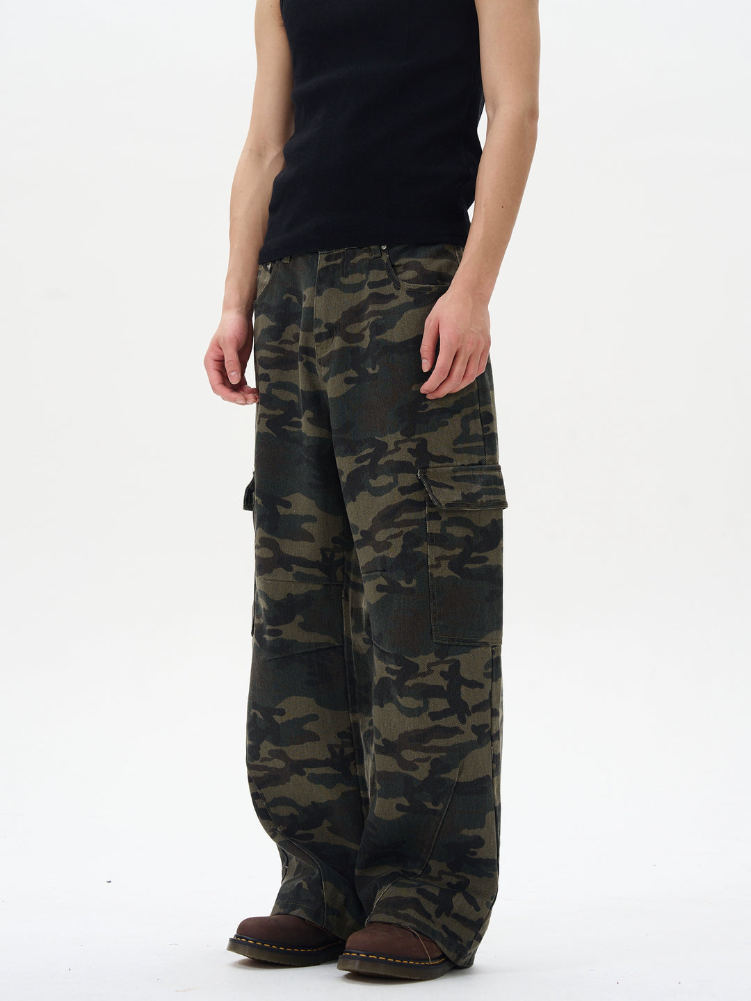Pantaloni cargo larghi in camouflage