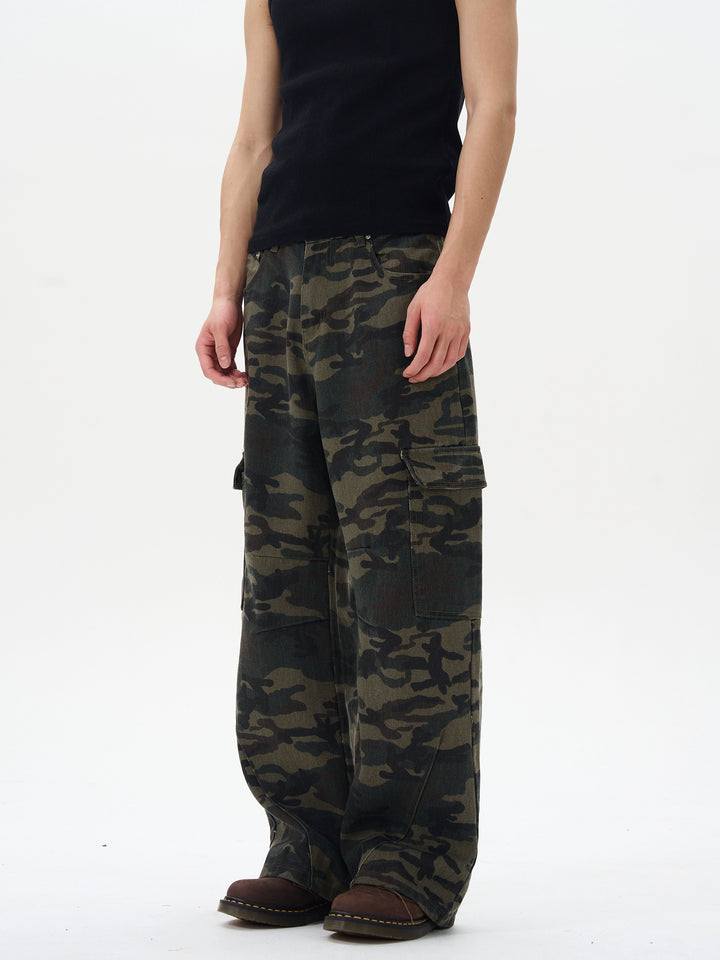 Pantaloni cargo larghi in camouflage