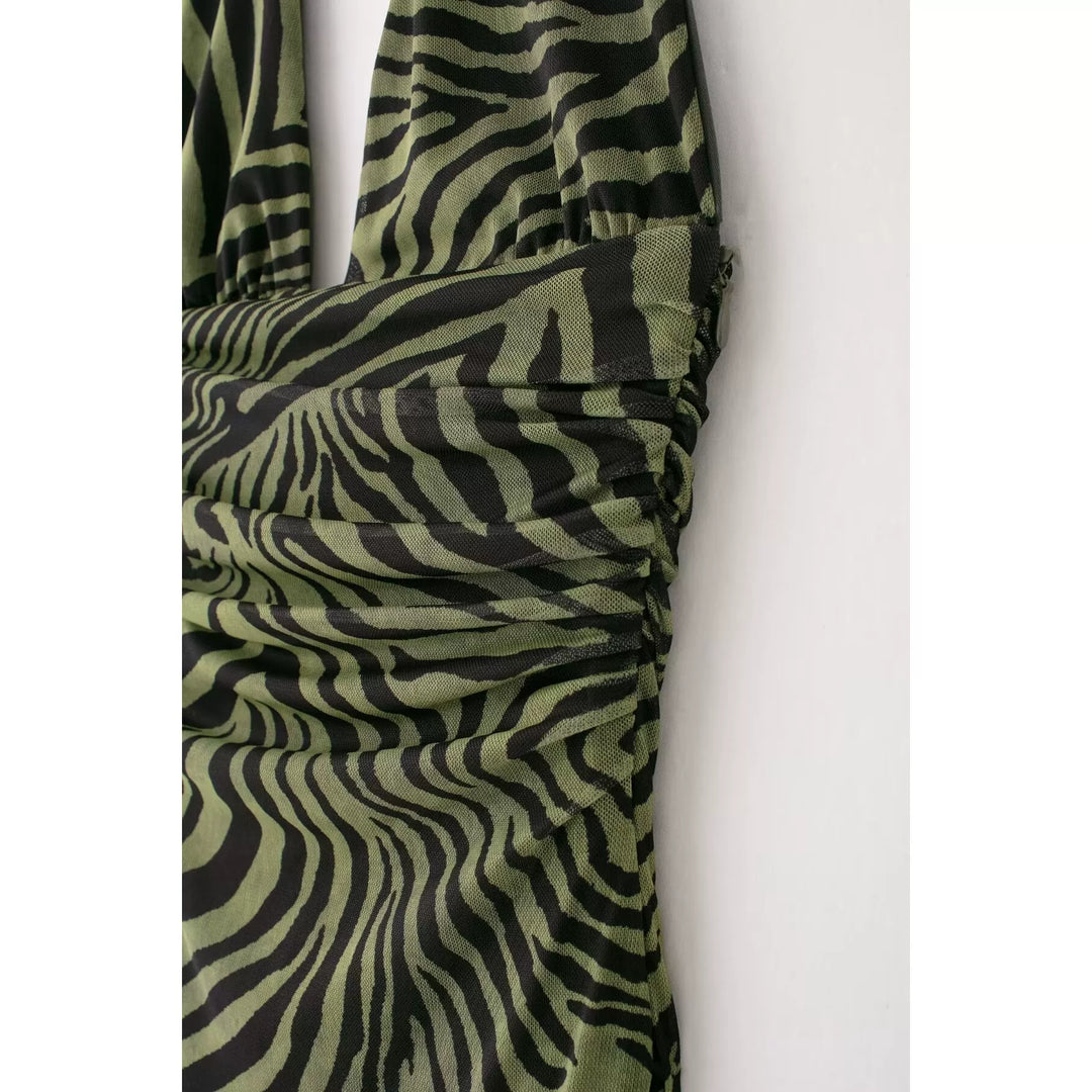 فستان هالتير من التول المطبوعة بقصة ضيقة