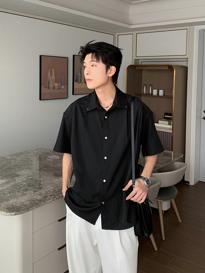 Short-sleeved Shirt with Non-detachable Cape