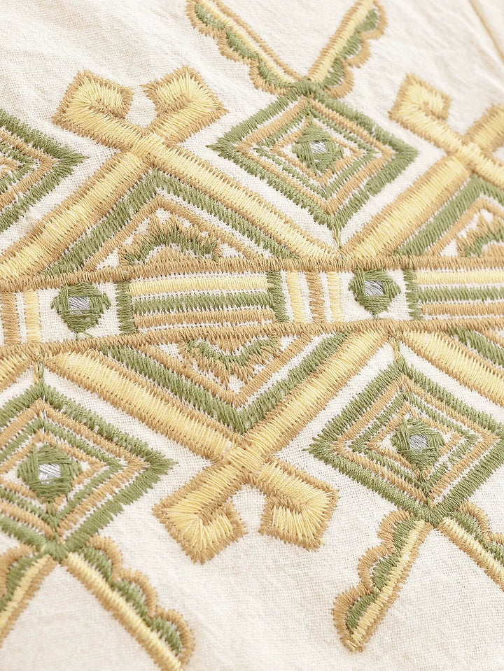 سروال قصير غير رسمي مزخرف يتناسب مع كل شيء