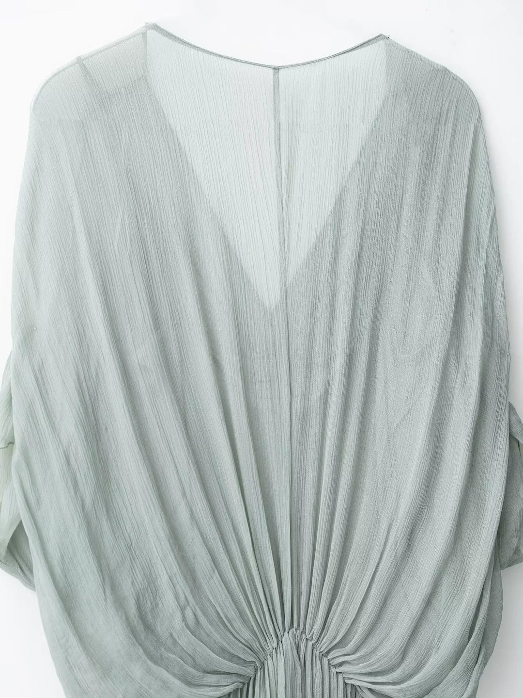 فستان شمس طويل الأكمام بقصة V مطوية