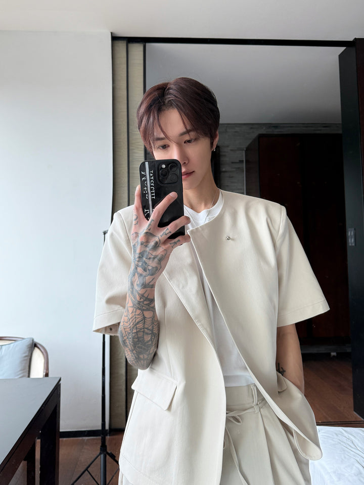 Short-sleeved Jacket and Pleated Pants
