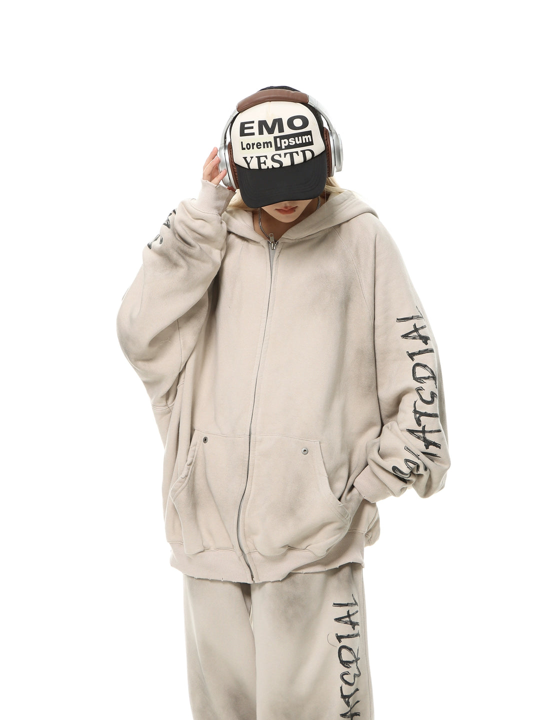 Felpa con cappuccio oversize strappata con zip