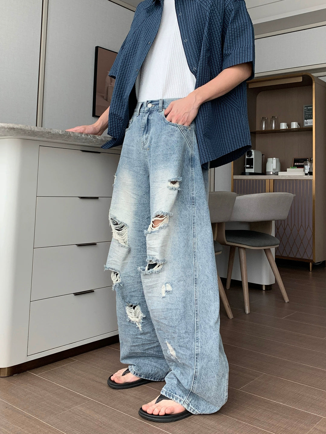 Ripped Loose Fit Wide-Leg Jeans