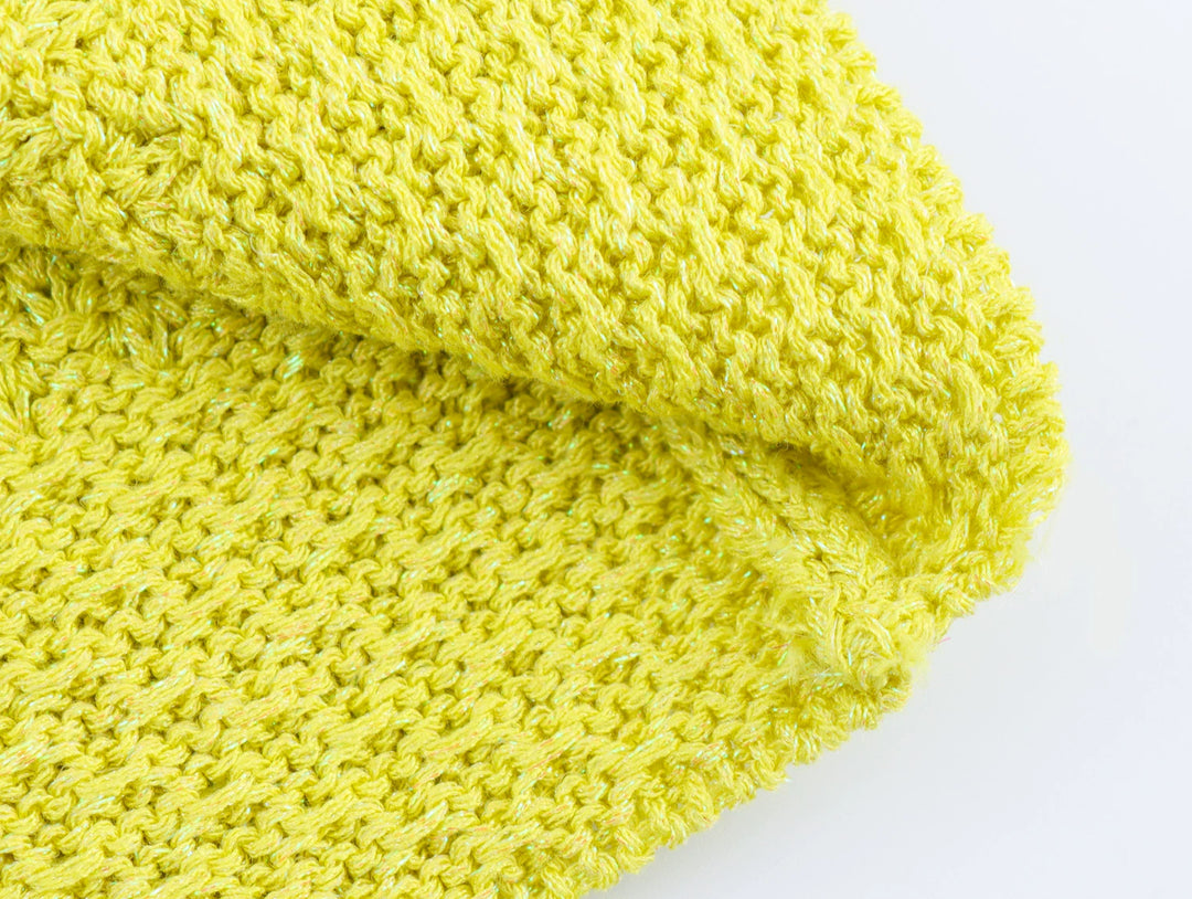 فستان صيفي محبوك نحيف مع قطع فارغة