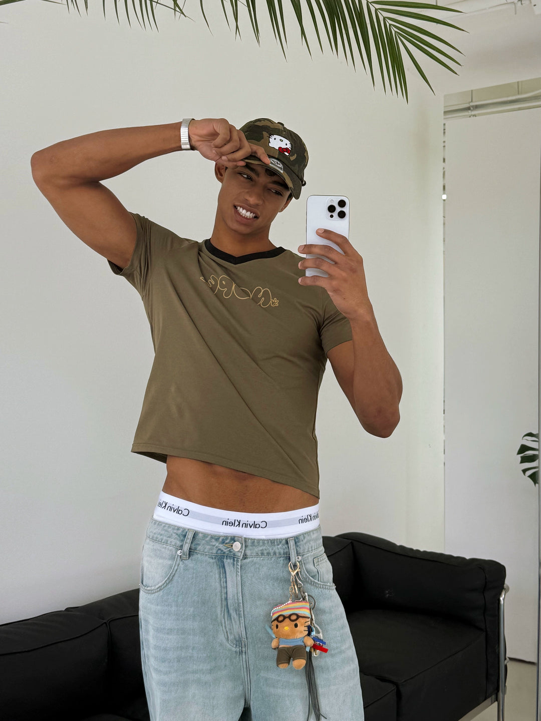 V-Neck Graphic Short Sleeve Pullover