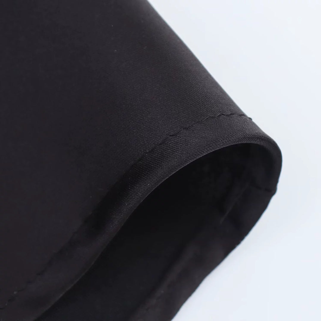 فستان طويل بقصة ضيقة من الساتان ذو نسيج