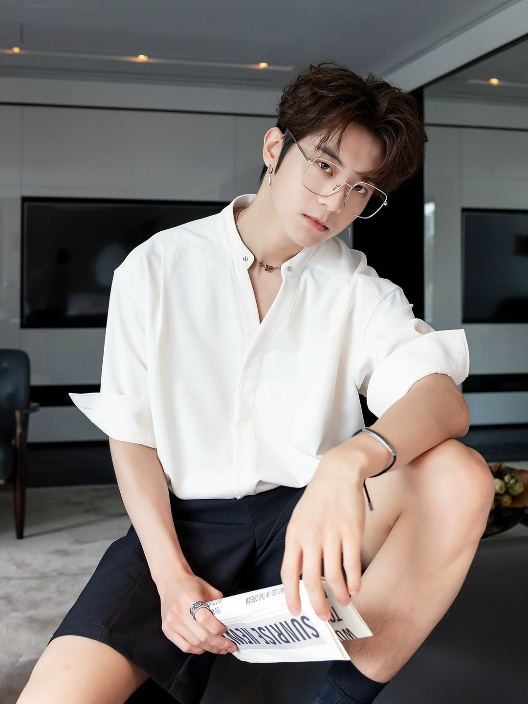 Stand Collar V-Neck Mid-Sleeve Shirt