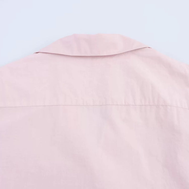 カジュアルシャツとワイドレッグパンツセット