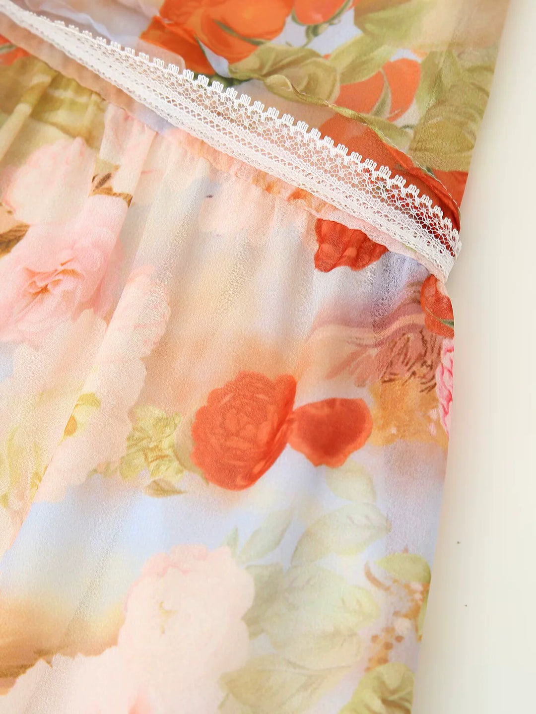 فستان ماكسي بأكمام طويلة من الدانتيل الزهري