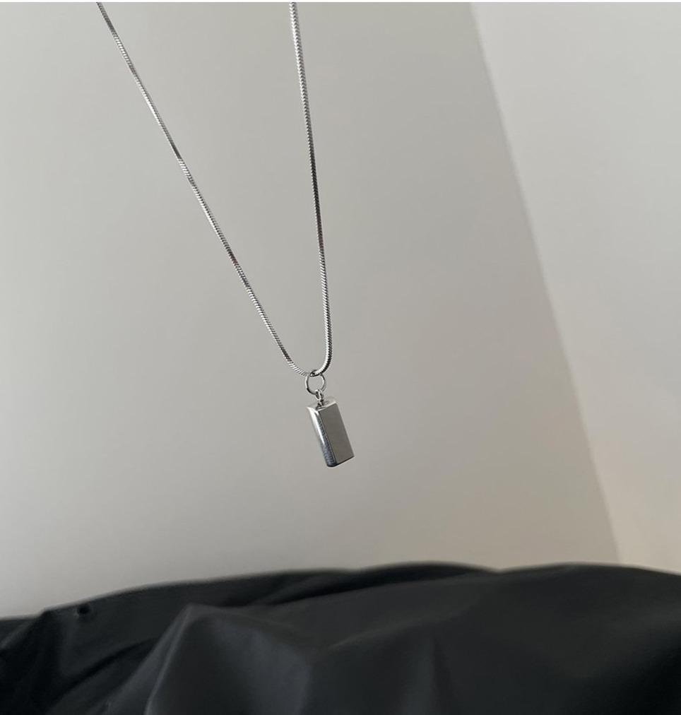 Minimalist Pendant Necklace