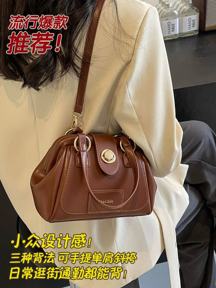 Adjustable Strap Sleek Shoulder Handbag