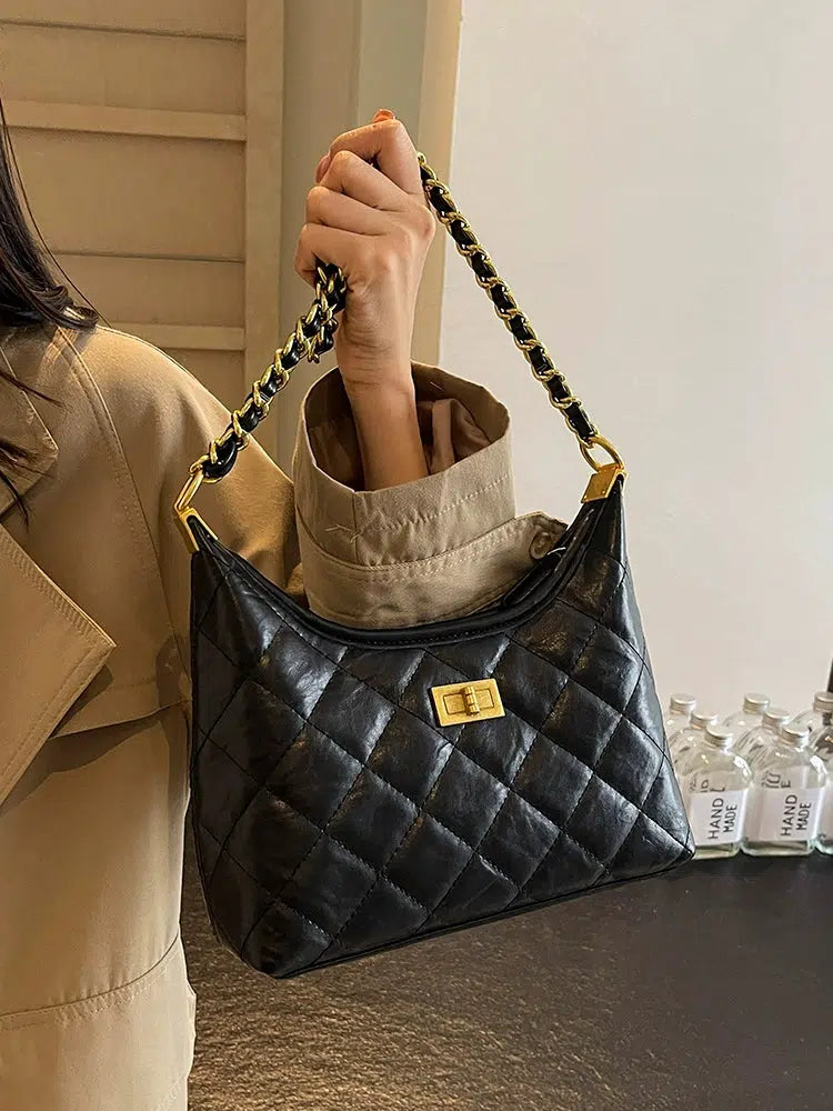 Chain Strap Quilted Shoulder Bag