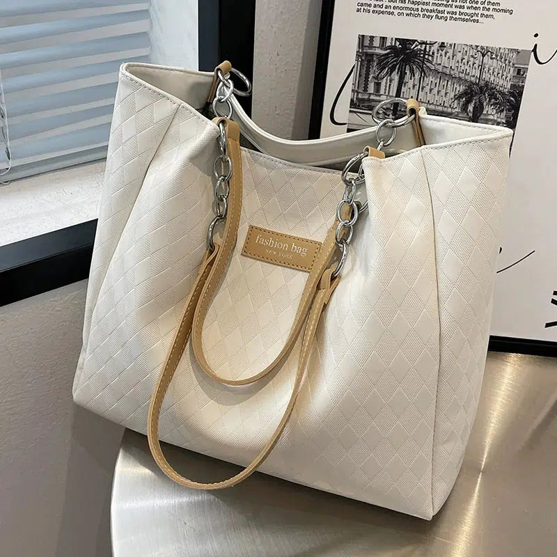 Chain Straps Diamond Pattern Tote Bag