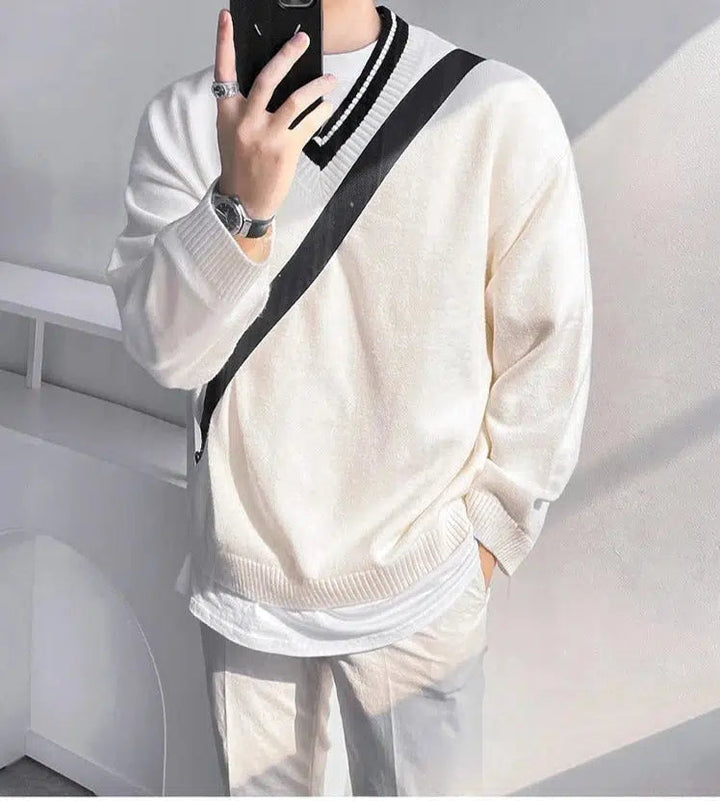 Color-blocked V-neck Sweater