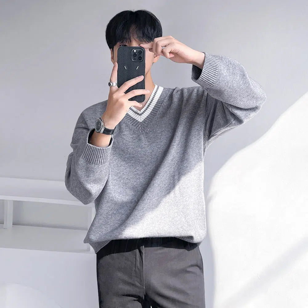 Color-blocked V-neck Sweater