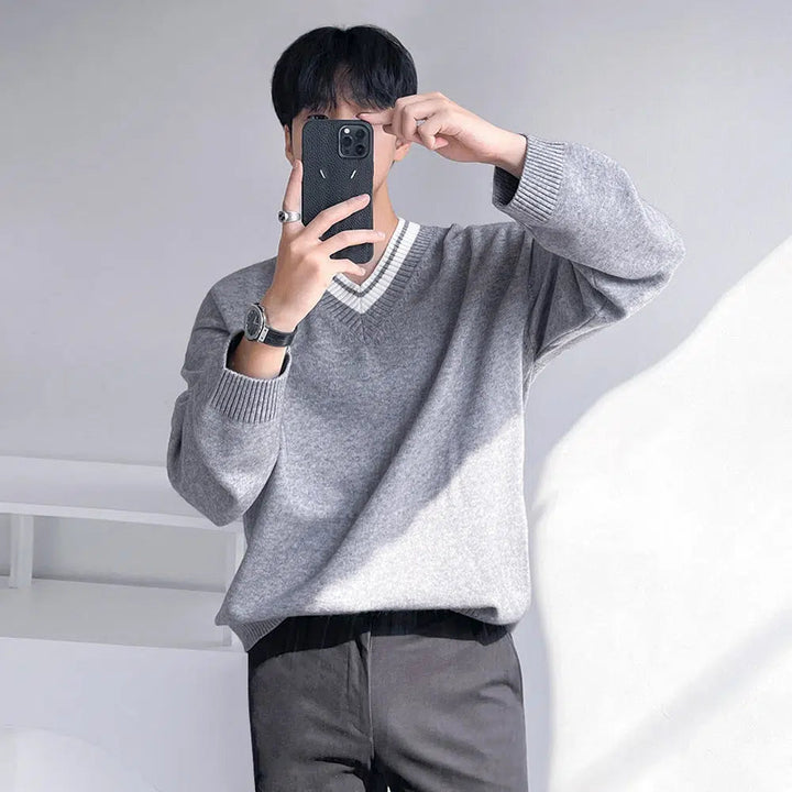 Color-blocked V-neck Sweater