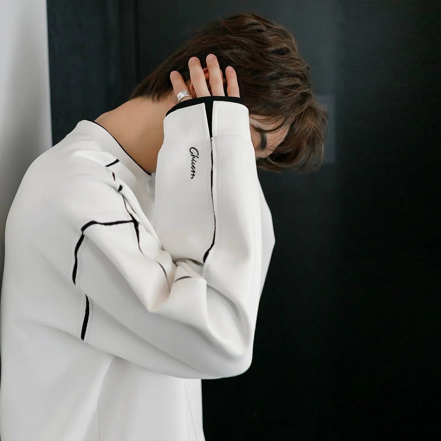 Contrast Color Line Sweatshirt