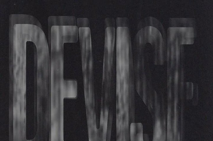 DEVISE Logo T-shirt