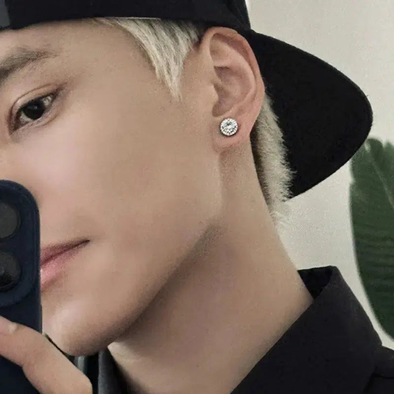 Dazzling Round Diamond Clip Earrings