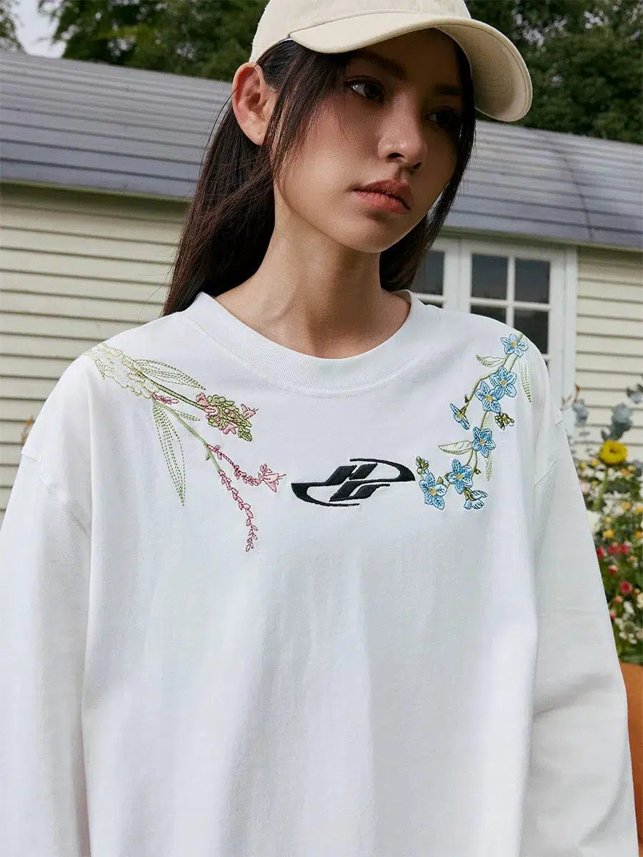 Floral Embroidered Long-Sleeved Pullover