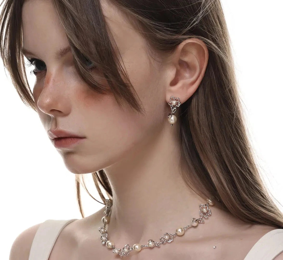 Flower Pearl Necklace