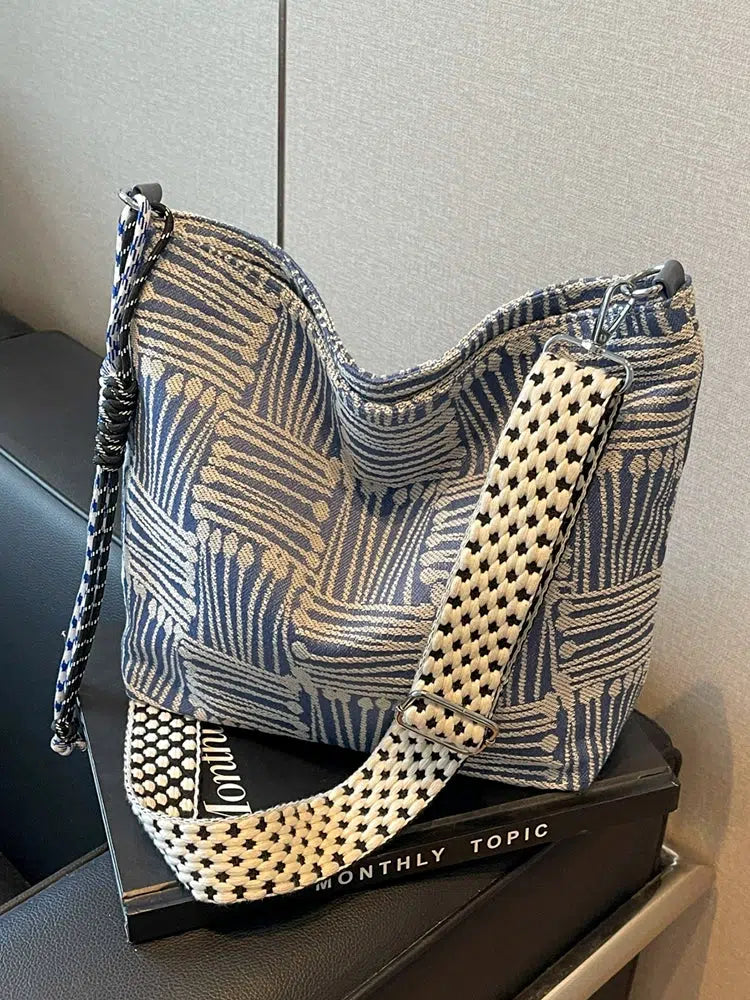 Geometric Pattern Shoulder Bag