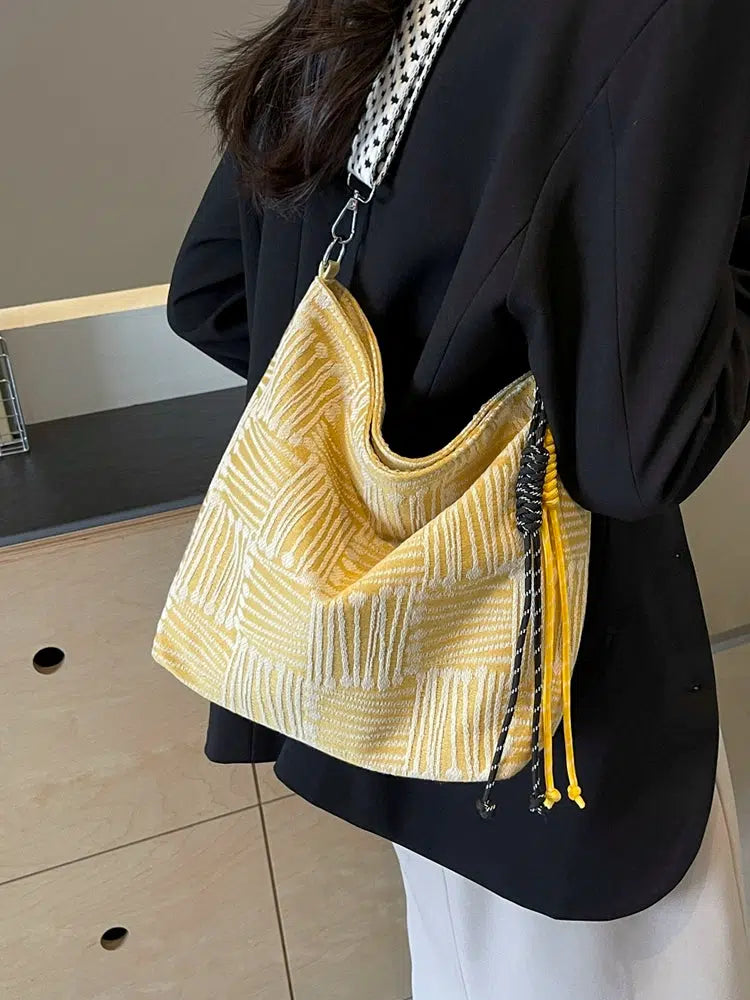 Geometric Pattern Shoulder Bag