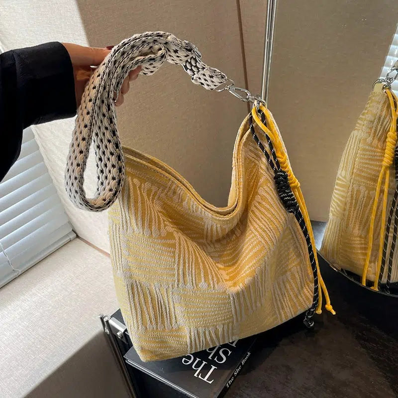 Geometric Pattern Shoulder Bag