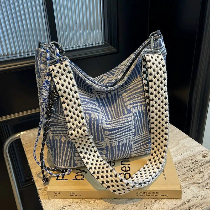 Geometric Pattern Shoulder Bag