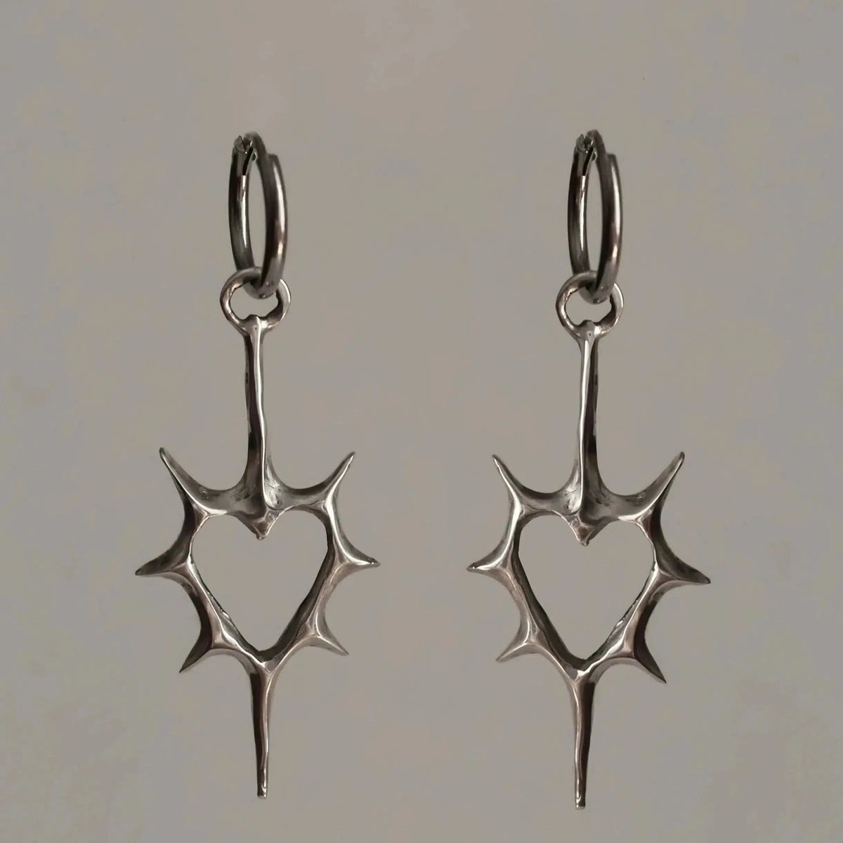 Heart Thorn Hollow Stud Earrings