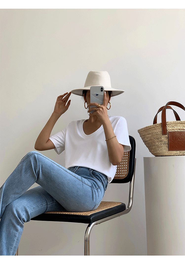 Loose Fit V-neck T-shirt