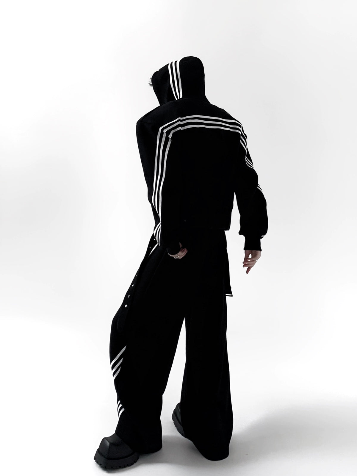 O1CN010zQs8j1qDC04jay8e